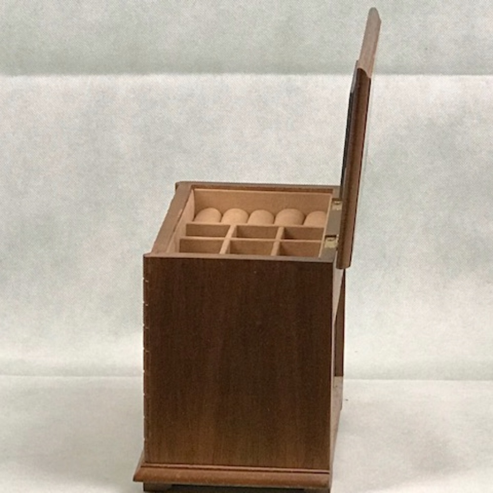 JEWELRY - Picture 2 of 5